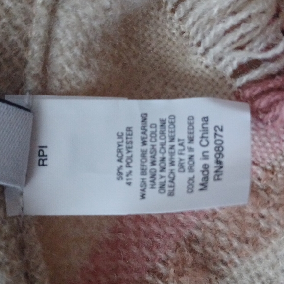 NWT SONOMA Triangle Scarf - Picture 8 of 8